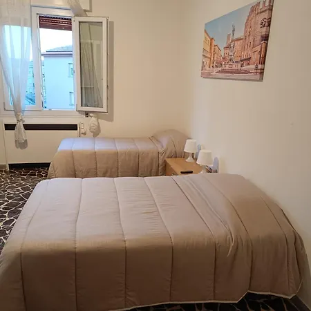 Elegante 90 Mq Zona Corticella Fiera Διαμέρισμα *