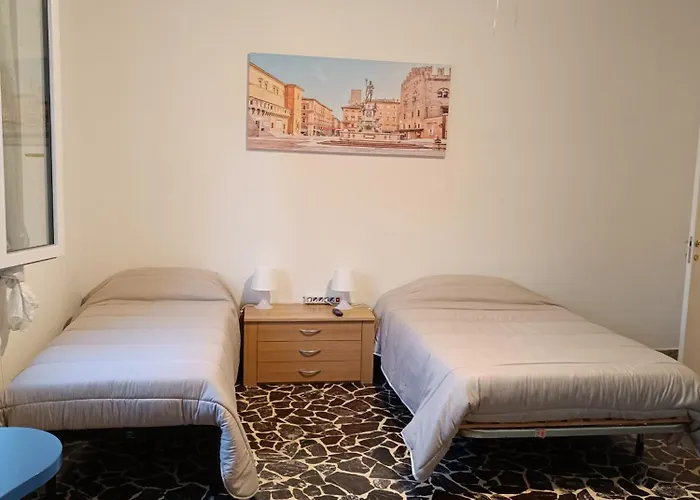 Intero Ampio Ed Elegante Zona Navile-fiera Appartement